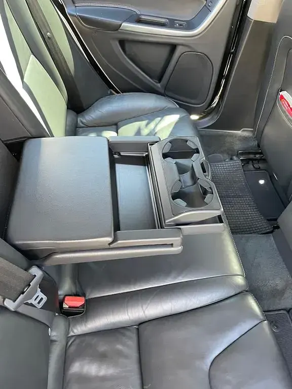 Gebraucht Volvo V60 Summum 181 PS (133 kW) 2015 Schwarz Kombi