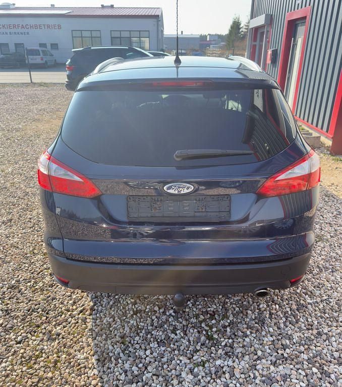 Gebraucht Ford Focus Titanium 140 PS (102 kW) 2011 Blau Limousine