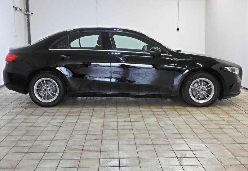 Nachtschwarz unilack Gebraucht 2020 Mercedes A200 Limousine | 19.290 € (Fairer Preis) - Bild 1/4