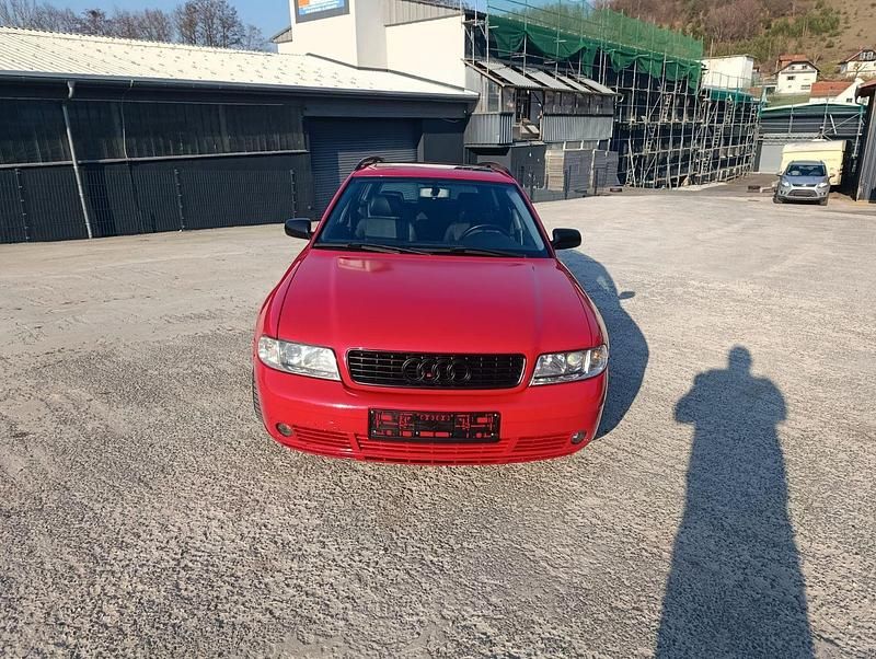 Gebraucht Audi A4 Ambiente 150 PS (110 kW) 1999 Rot Kombi