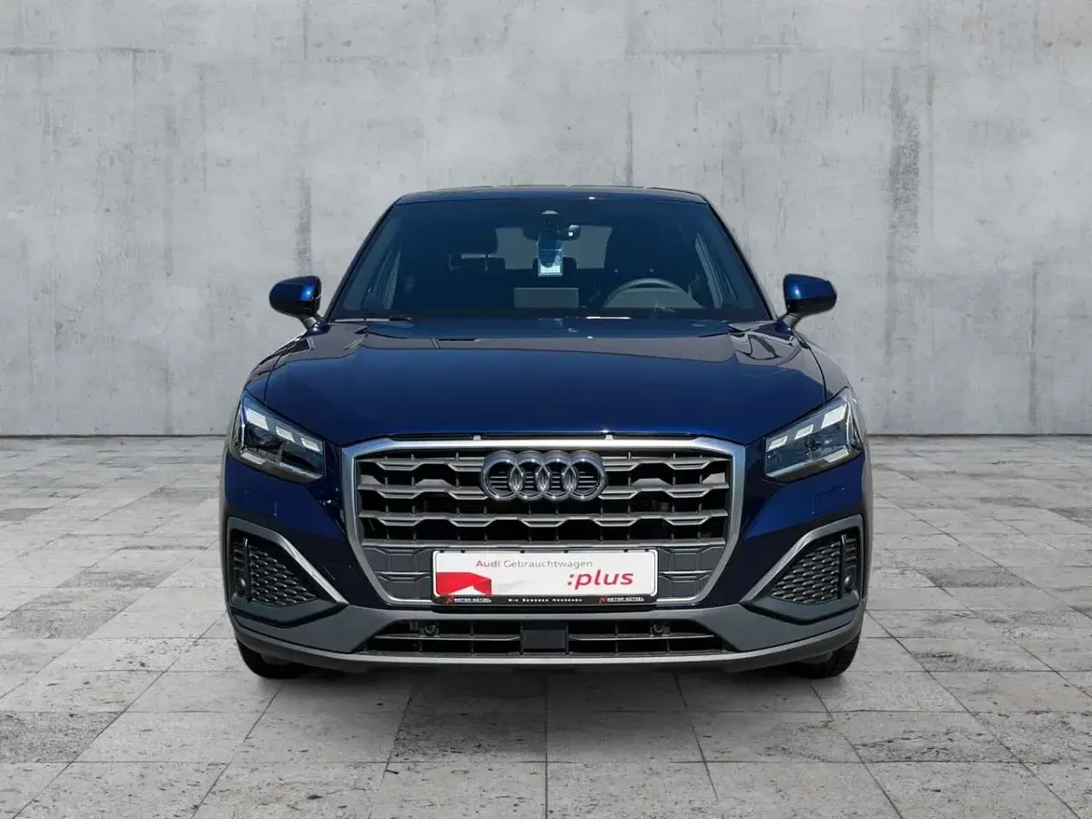 Gebraucht Audi Q2 Ambiente 150 PS (110 kW) 2023 Navarrablau metallic SUV