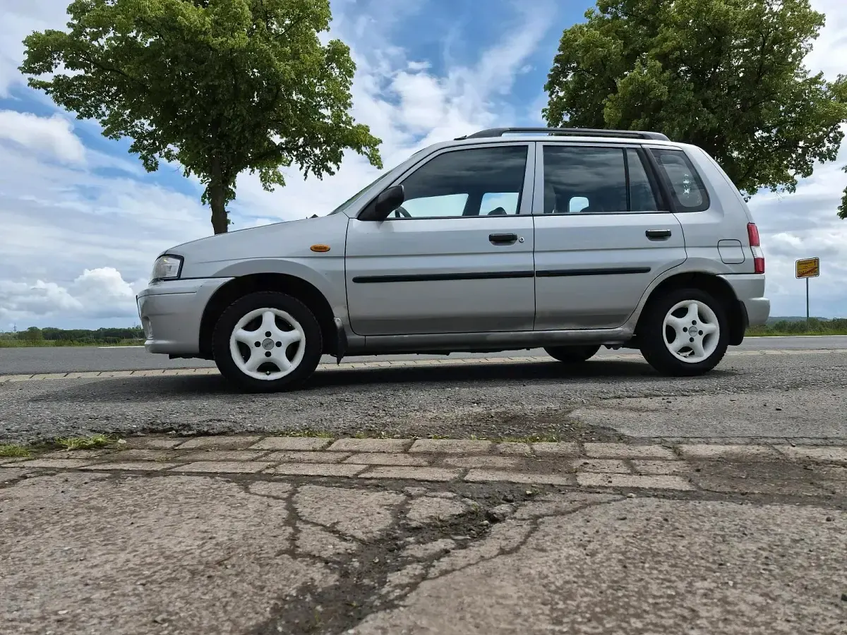 Brugt Mazda Demio 63 HK (46 kW) 1998 Sølv Hatchback