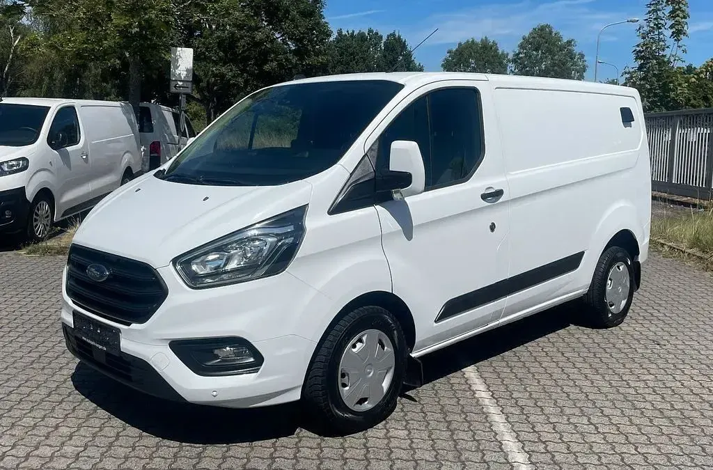Gebraucht Ford Transit Custom 131 PS (96 kW) 2022 Weiß Van / Kleinbus