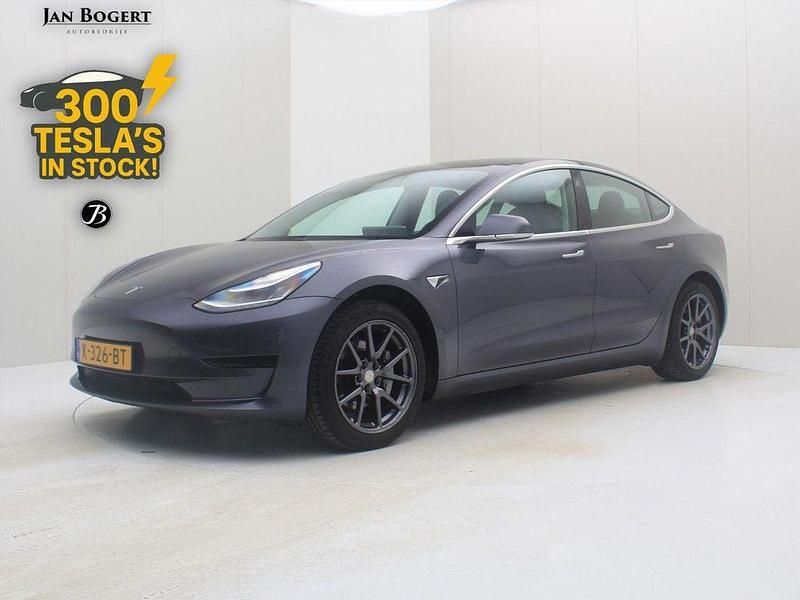 Grau Gebraucht 2020 Tesla Model 3 Standard Range Limousine | 15.999 € (Fairer Preis) - Bild 1/4