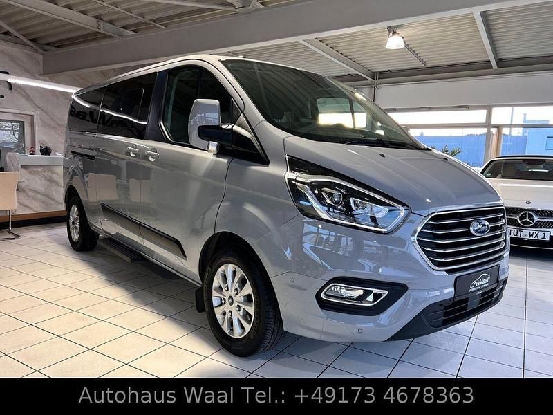 Gebraucht Ford Tourneo 170 PS (125 kW) 2024 Grau Van / Kleinbus