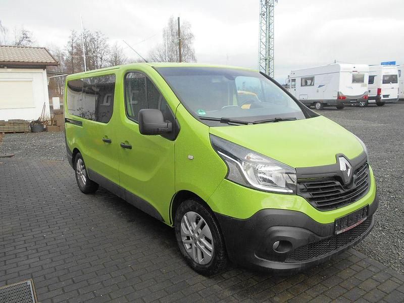 Gebraucht Renault Trafic Expression 125 PS (91 kW) 2017 Grün Van / Kleinbus