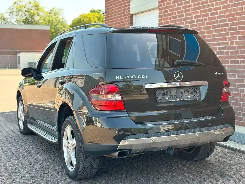 Gebraucht Mercedes ML280 190 PS (139 kW) 2007 Schwarz SUV