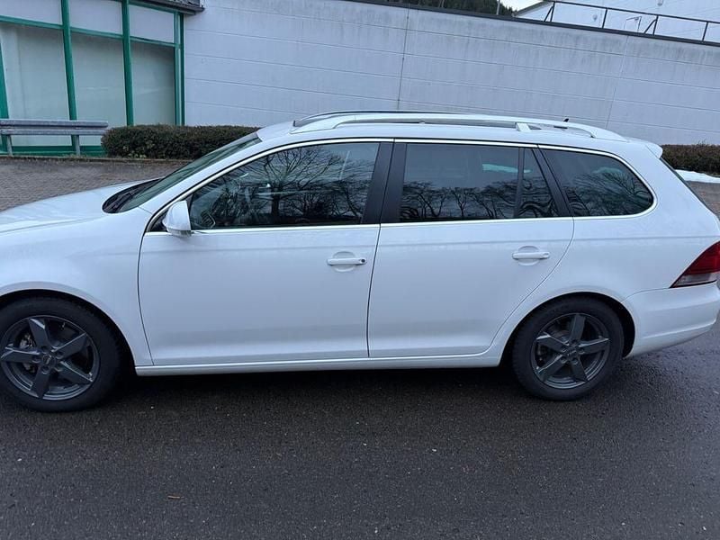 Weiß Gebraucht 2012 VW Golf VII Highline Kombi | 7.800 € (Fairer Preis) - Bild 1/4