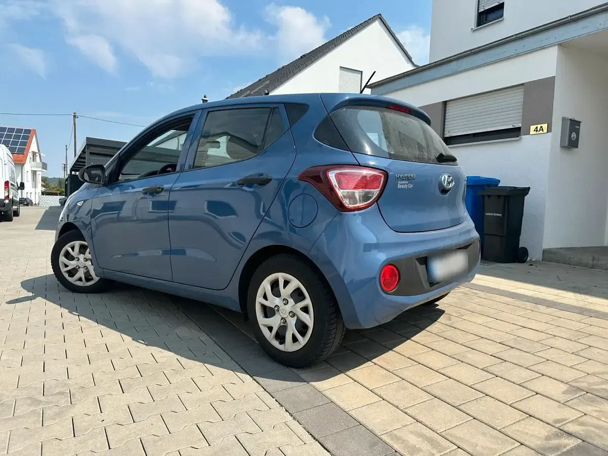 Gebraucht Hyundai i10 67 PS (49 kW) 2018 Blau Kleinwagen
