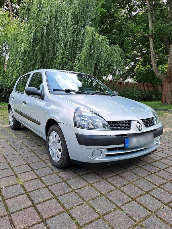 Silber Gebraucht 2003 Renault Clio II Kleinwagen | 1.999 € (Fairer Preis) - Bild 1/4