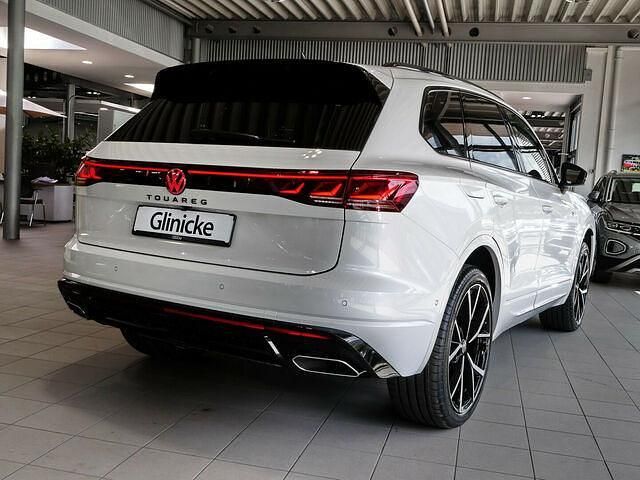 Gebraucht VW Touareg R-line 286 PS (210 kW) 2024 Oryxweiß perlmutteffekt SUV