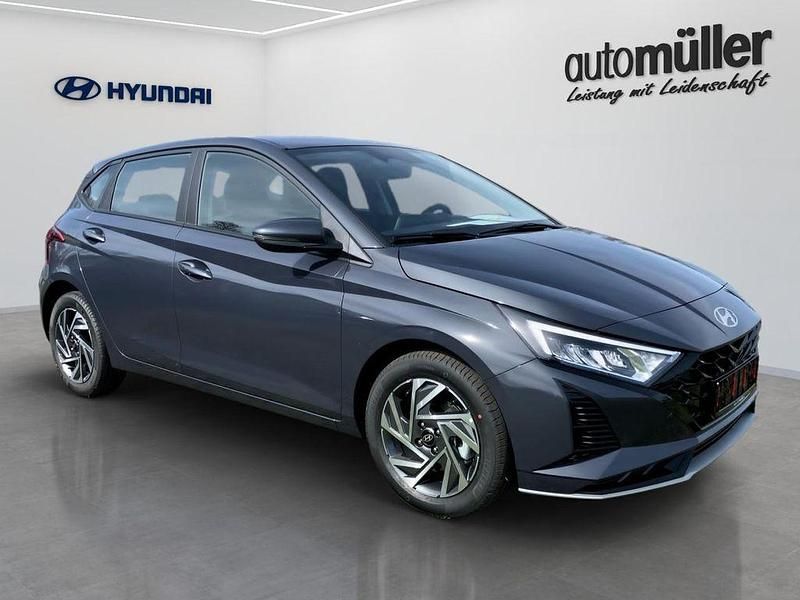 Neu Hyundai i20 Trend 101 PS (74 kW) 2025 Grau Limousine