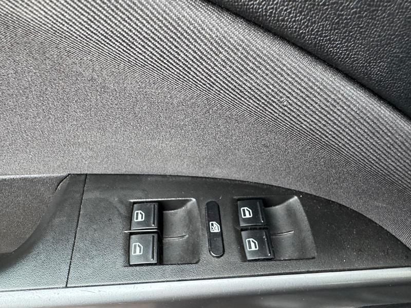 Usata Seat Leon 105 CV (77 kW) 2011 Grigio Utilitaria