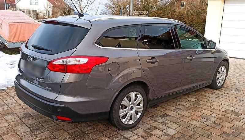Gebraucht Ford Focus 125 PS (91 kW) 2014 Andere farben Kombi