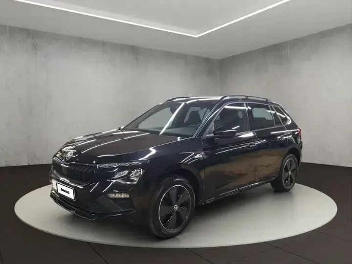 Blackmagic perleffekt Gebraucht 2024 Skoda Kamiq Monte Carlo SUV | 26.950 € (Fairer Preis) - Bild 1/4