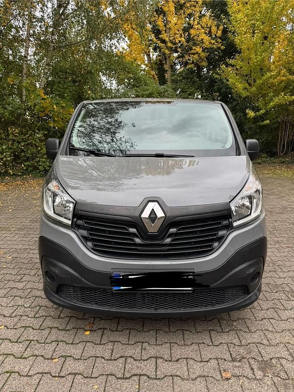 Grau Gebraucht 2015 Renault Trafic Van | 8.500 € (Fairer Preis) - Bild 1/4