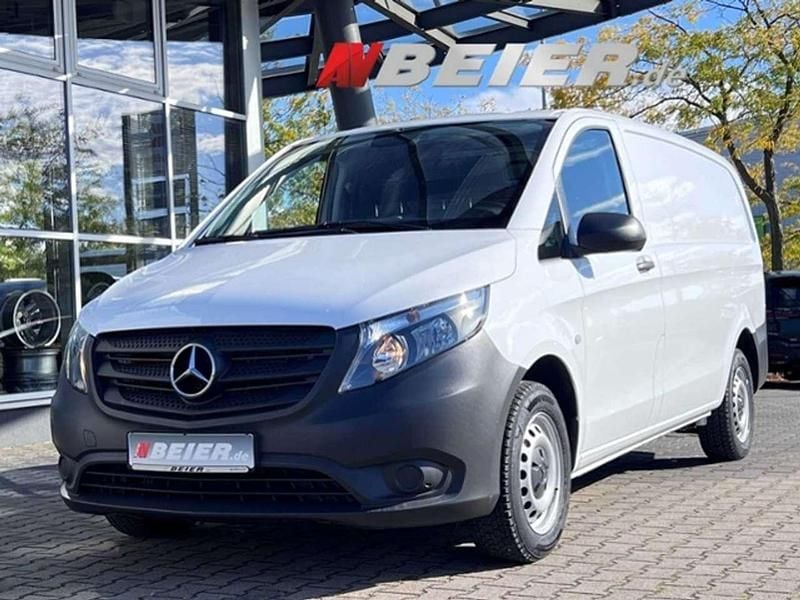 Weiß (arktikweiss) Gebraucht 2023 Mercedes Vito Van / Kleinbus | 29.738 € (Superpreis) - Bild 1/4