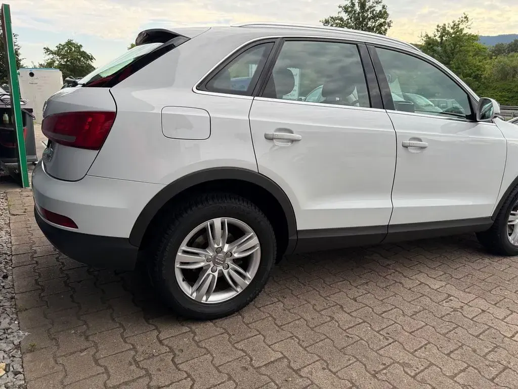 Gebraucht Audi Q3 Comfort 177 PS (130 kW) 2012 Gletscherweiss SUV