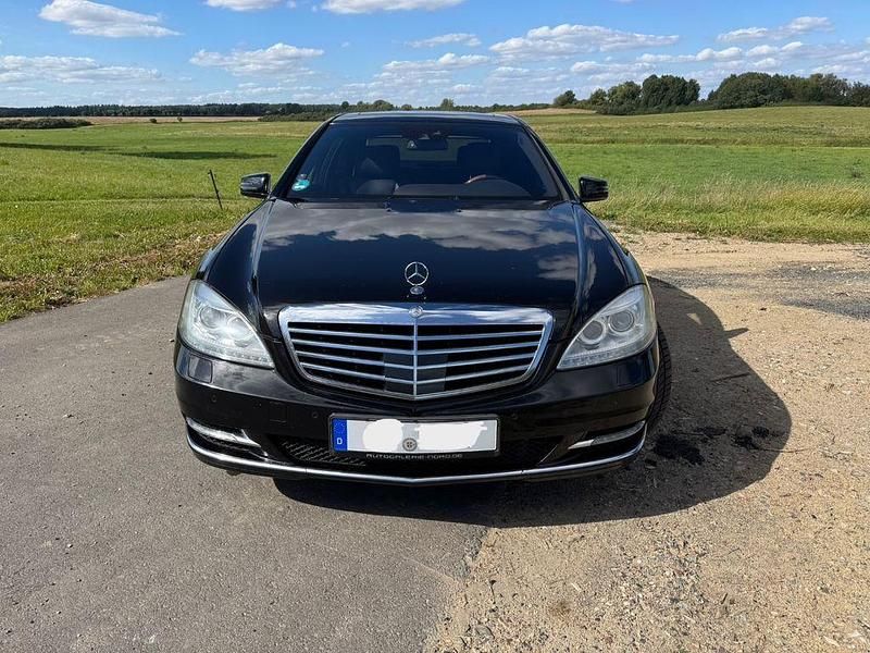 Gebraucht Mercedes S500 435 PS (319 kW) 2011 Schwarz Limousine