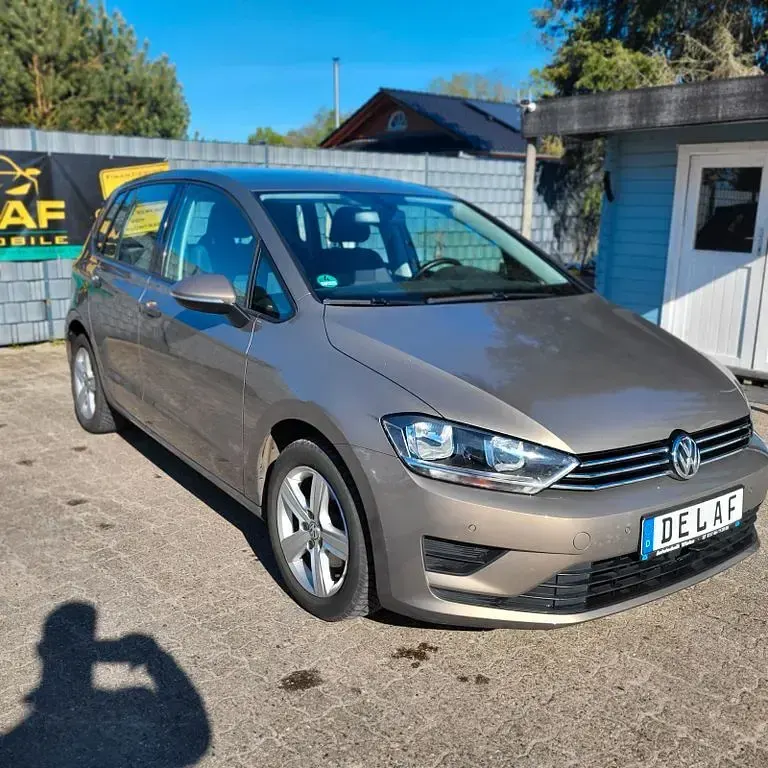 Gebraucht VW Golf Sportsvan Comfortline 110 PS (80 kW) 2015 Gold Van / Kleinbus