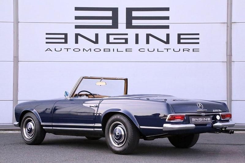 Gebraucht Mercedes 230 150 PS (110 kW) 1967 Blau Cabrio