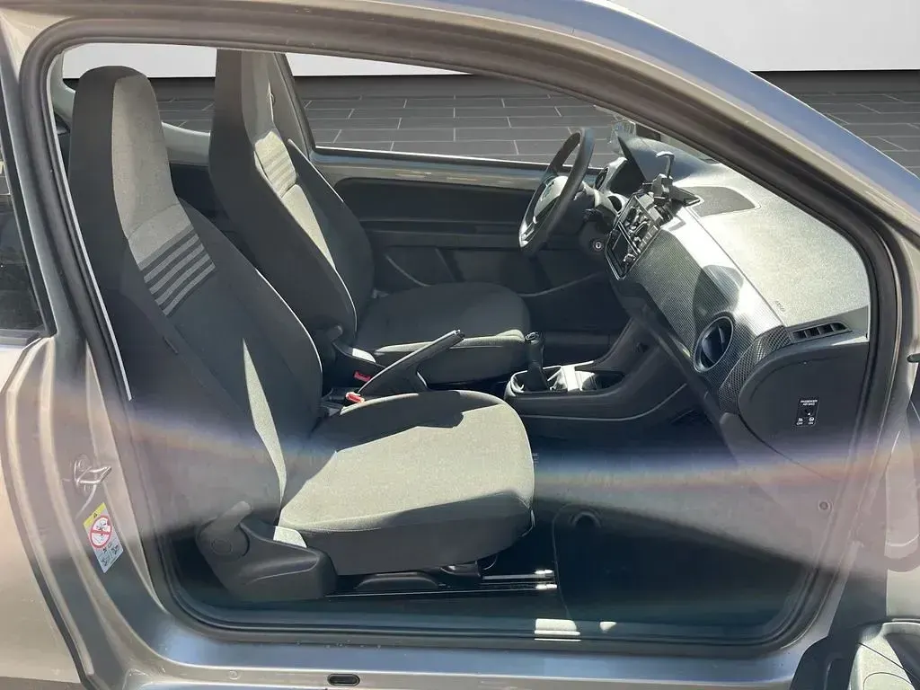 Second-hand VW up! 65 CP (47 kW) 2021 Argintiu Hatchback