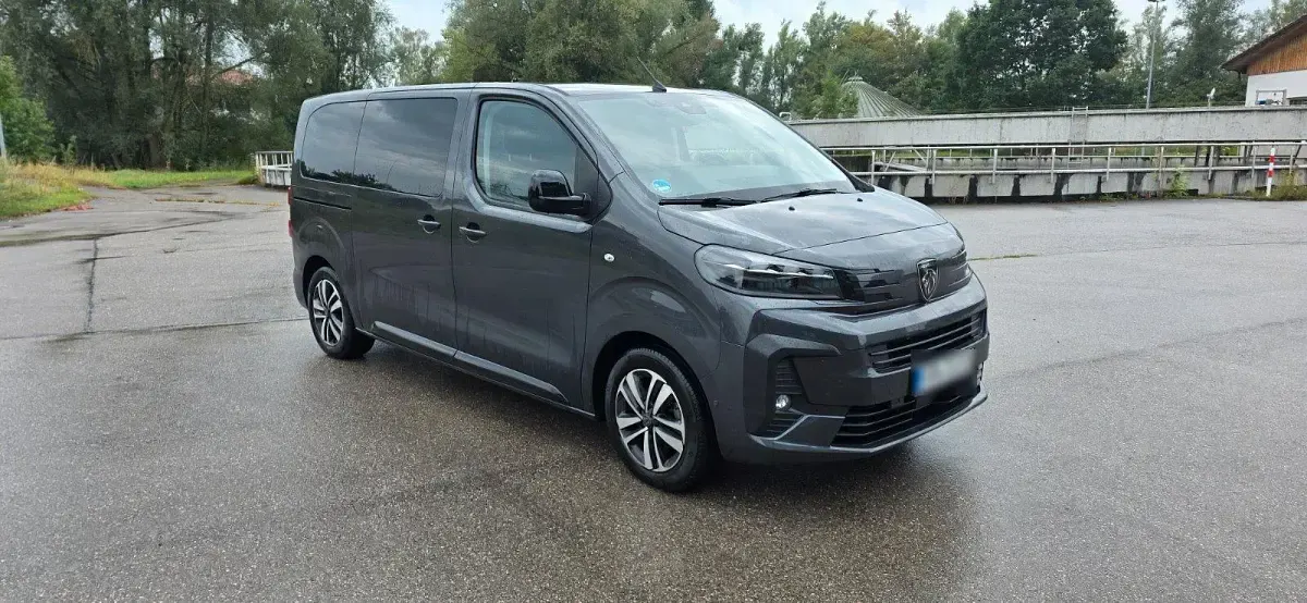 Gebraucht Peugeot Traveller 177 PS (130 kW) 2025 Grau Van / Kleinbus