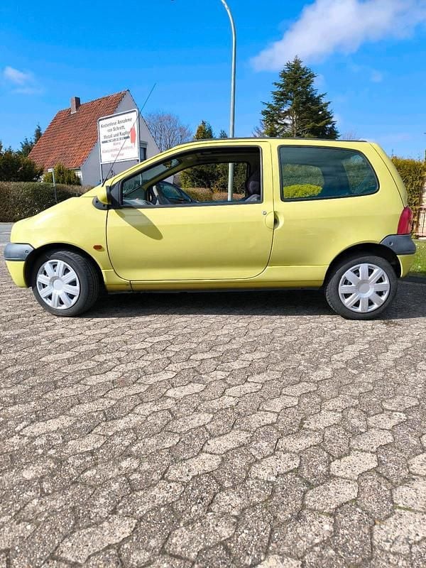Second-hand Renault Twingo 58 CP (42 kW) 2001 Galben Hatchback