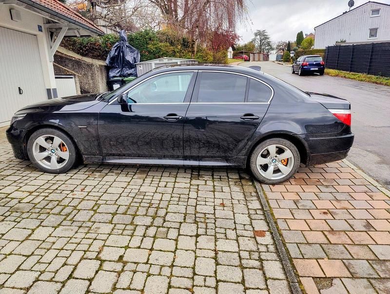 Gebraucht BMW 525 197 PS (144 kW) 2009 Schwarz Limousine