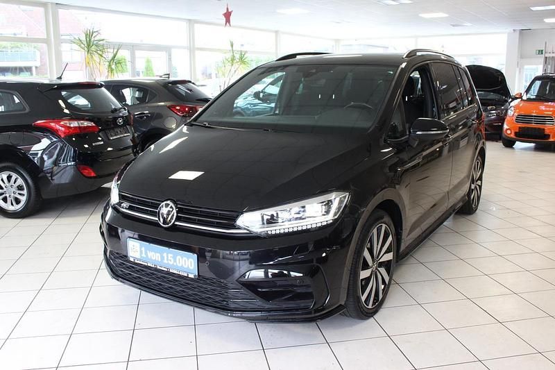 Schwarz Gebraucht 2022 VW Touran Highline Van / Kleinbus | 31.070 € (Etwas zu teuer) - Bild 1/1