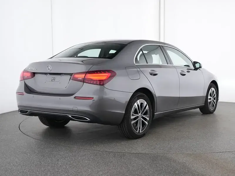 Gebraucht Mercedes A250 Progressive 218 PS (160 kW) 2025 Grau Limousine