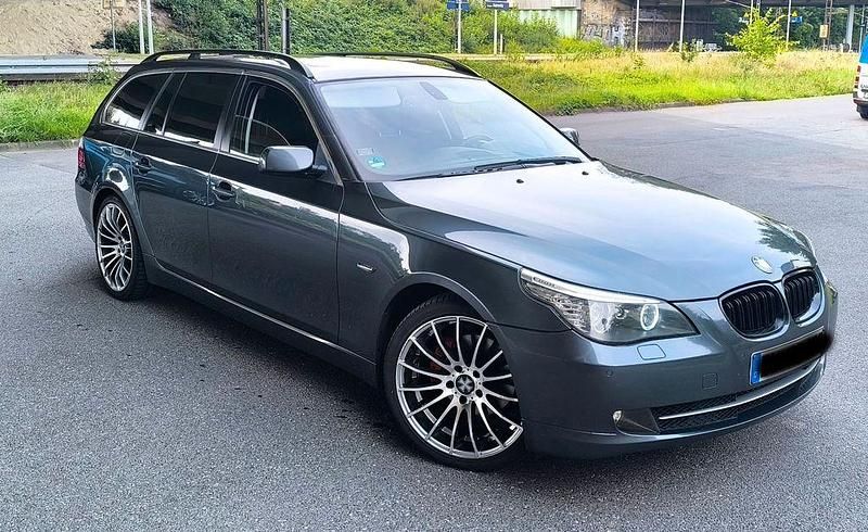 Grau Gebraucht 2007 BMW 530 Sport Line Kombi | 5.999 € (Fairer Preis) - Bild 1/4