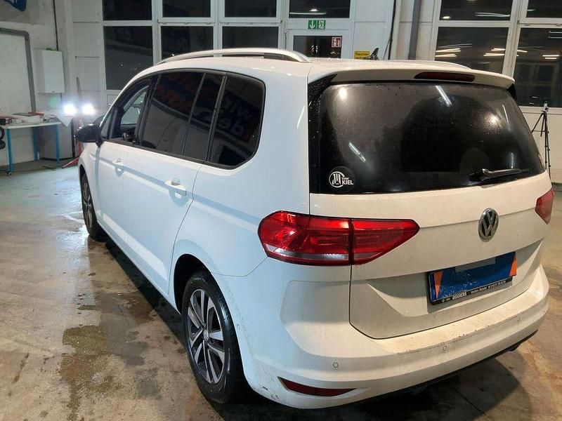 Gebraucht VW Touran IQ Drive 150 PS (110 kW) 2019 Weiß Van / Kleinbus