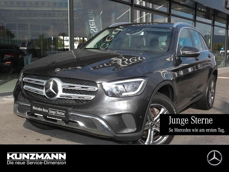 Graphitgrau metallic Gebraucht 2020 Mercedes GLC200 SUV | 34.080 € (Guter Preis) - Bild 1/4