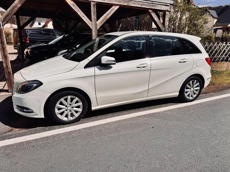 Second-hand Mercedes B180 122 CP (89 kW) 2016 Alb Monovolum