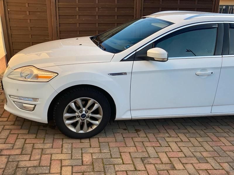 Gebraucht Ford Mondeo 140 PS (102 kW) 2013 Weiß Kombi