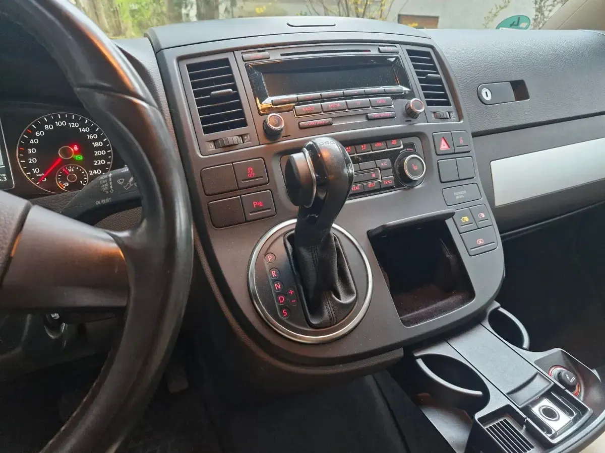 Gebraucht VW Multivan Highline 179 PS (131 kW) 2012 Braun Van / Kleinbus
