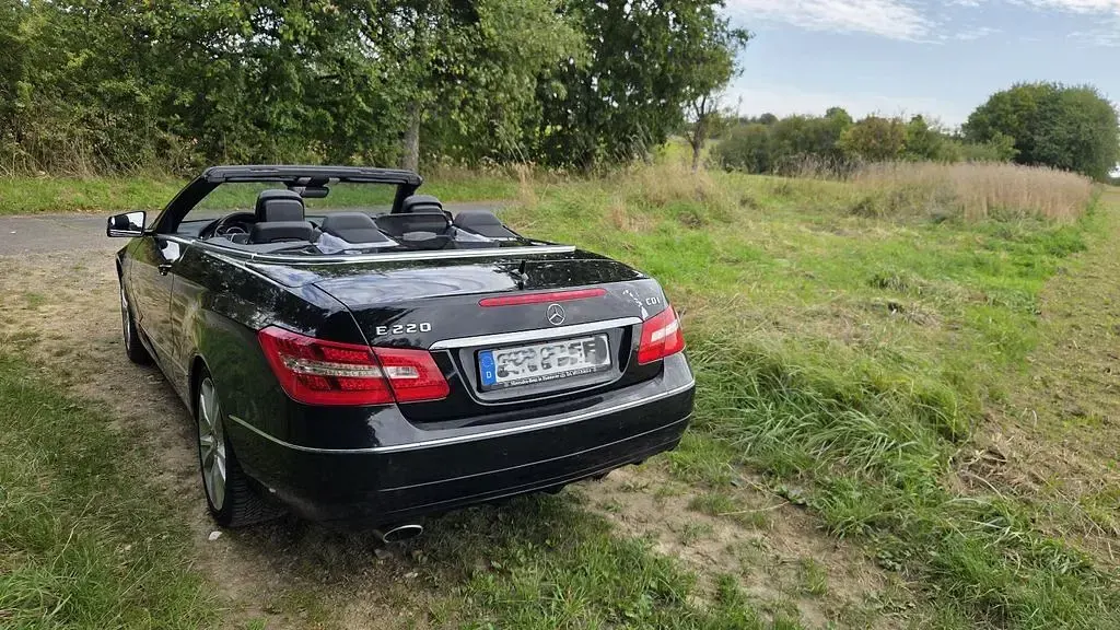 Gebraucht Mercedes E220 170 PS (125 kW) 2012 Schwarz Cabrio
