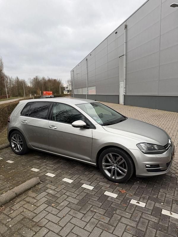 Gebraucht VW Golf VII Highline 150 PS (110 kW) 2015 Grau Limousine