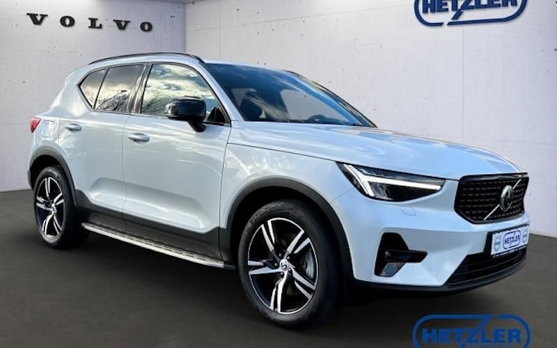 Gebraucht Volvo XC40 Plus 261 PS (191 kW) 2022 Crystal white / metallic SUV
