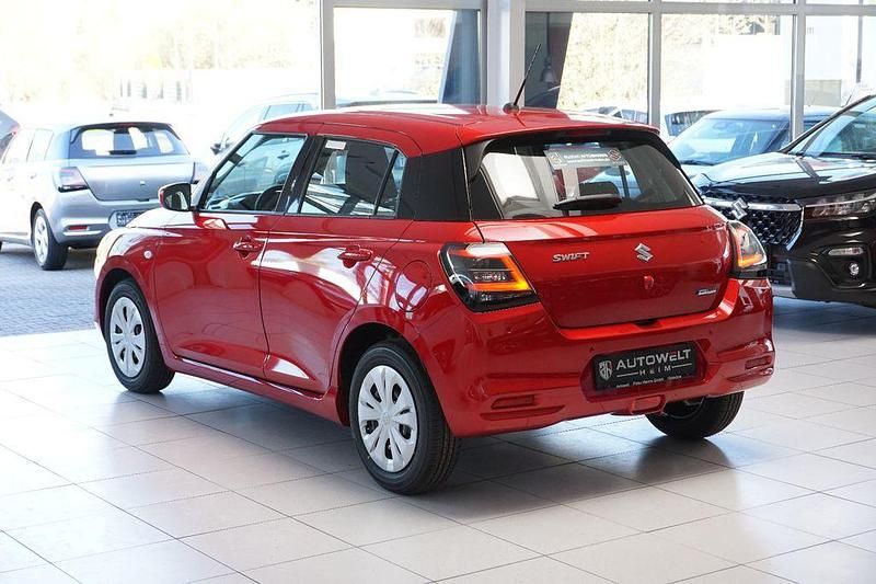 Neu Suzuki Swift Club 83 PS (61 kW) 2026 Rot Kleinwagen