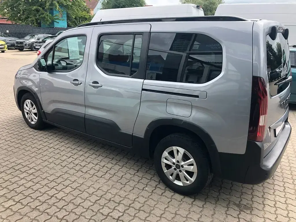 Gebraucht Peugeot Rifter Allure 131 PS (96 kW) 2024 Mwt.artensesilber Van / Kleinbus