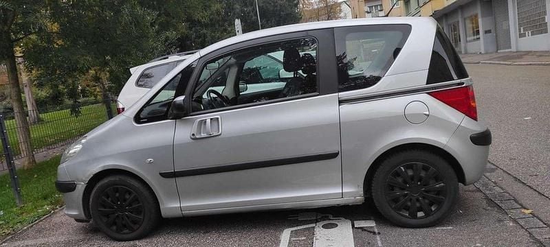 Gebraucht Peugeot 1007 Sport 73 PS (53 kW) 2006 Van / Kleinbus