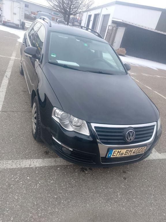 Schwarz Gebraucht 2010 VW Passat Comfortline Kombi | 2.400 € (Guter Preis) - Bild 1/4