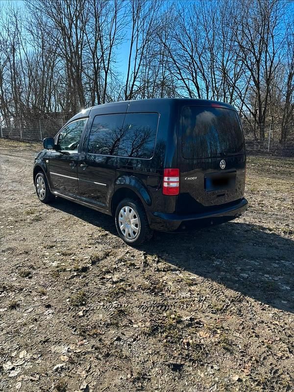 Gebraucht VW Caddy 102 PS (75 kW) 2012 Schwarz Van / Kleinbus