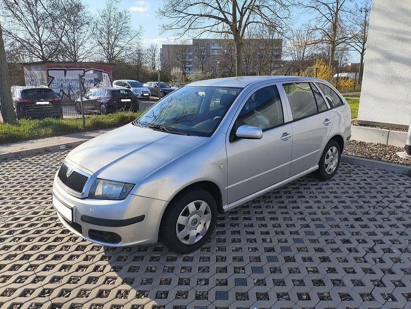 Silber Gebraucht 2007 Skoda Fabia Kleinwagen | 3.000 € - Bild 1/4