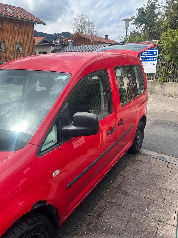 Gebraucht VW Caddy 104 PS (76 kW) 2010 Rot Van / Kleinbus
