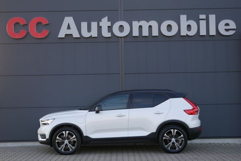 Crystal white / metallic Gebraucht 2021 Volvo XC40 R-Design SUV | 29.980 € (Fairer Preis) - Bild 1/4