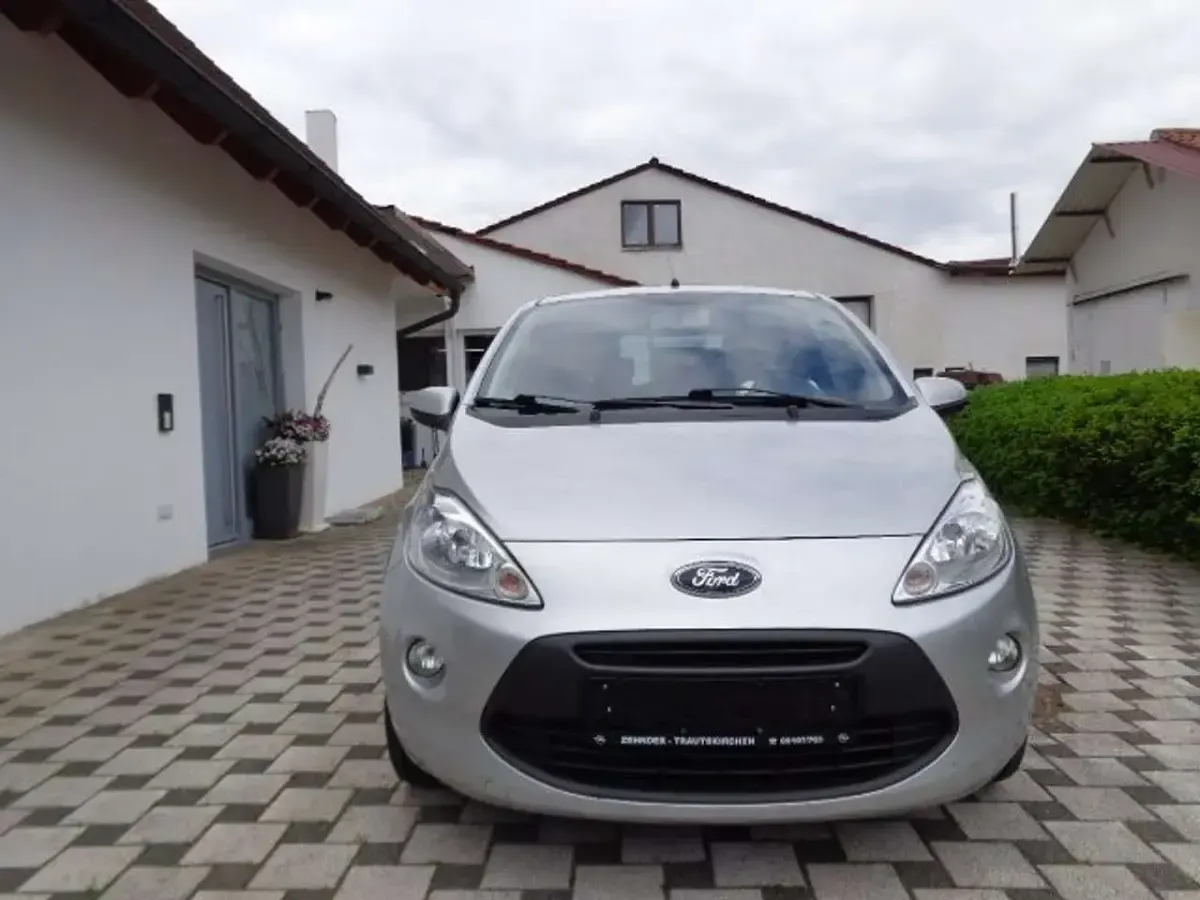 Gebraucht Ford Ka Titanium 69 PS (50 kW) 2010 Moonlightsilber metallic Kleinwagen