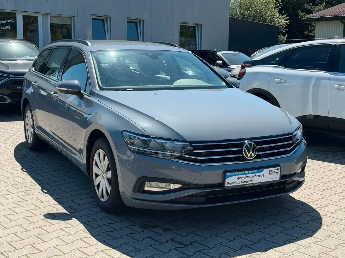 Gebraucht VW Passat 122 PS (89 kW) 2021 Grau Kombi